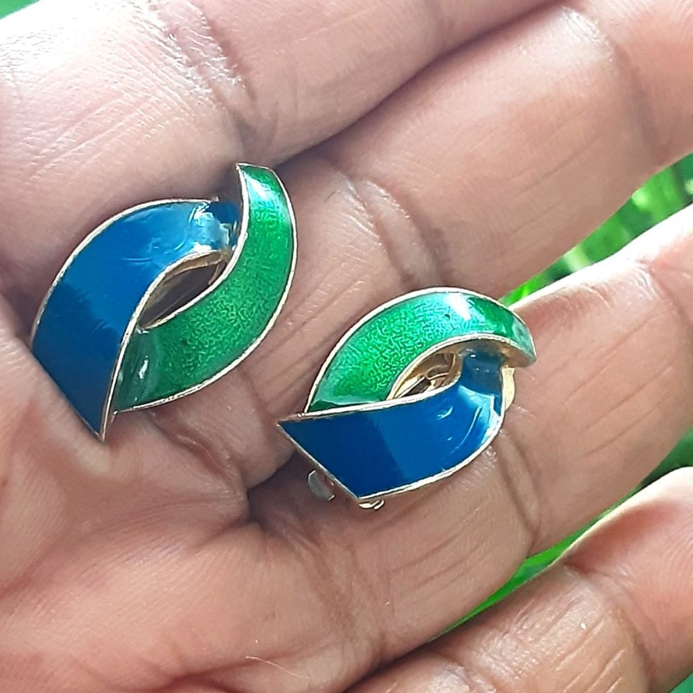 CINER Elegant Green and Blue Enamel Ribbon Clip-On Earrings - Vtg